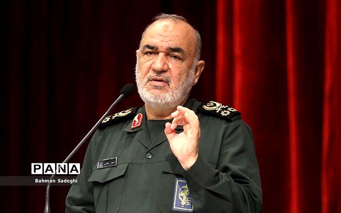 دشمنان قصد دارند ارزش‌های شیطانی خود را بر ارزش‌های الهی غلبه دهند