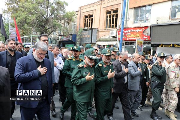 استقبال مردم ارومیه از 24 شهید تازه تفحص شده