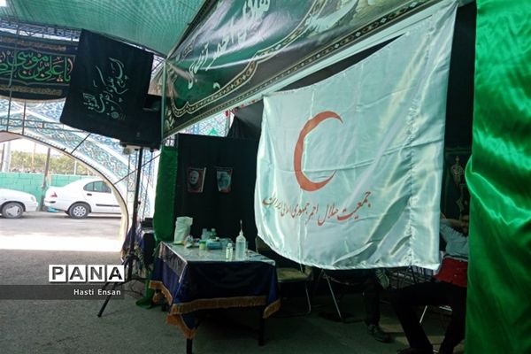 میزبانی خادمان مشهدی از زائران حضرت ثامن الحجج