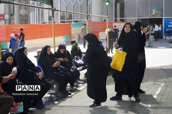 خدمت‌رسانی زائران پیاده‌رضوی در پایانه مسافر بری امام رضا (ع)