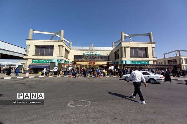 خدمت‌رسانی زائران پیاده‌رضوی در پایانه مسافر بری امام رضا (ع)