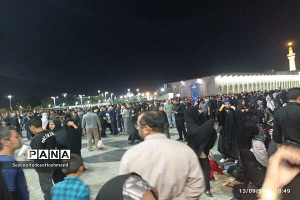 حضور پرشور محبان اهل بیت در مشهد مقدس و برپایی موکب‌های پذیرایی از زائران