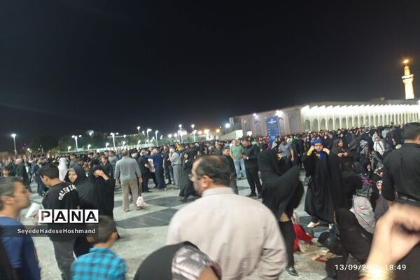 حضور پرشور محبان اهل بیت در مشهد مقدس و برپایی موکب‌های پذیرایی از زائران