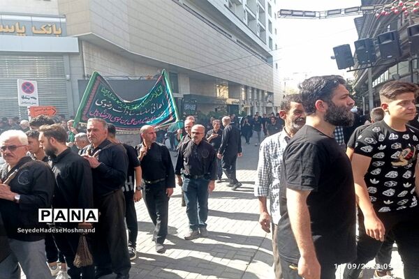 حضور پرشور محبان اهل بیت در مشهد مقدس و برپایی موکب‌های پذیرایی از زائران