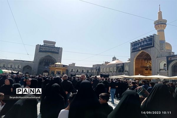 حضور پرشور محبان اهل بیت در مشهد مقدس و برپایی موکب‌های پذیرایی از زائران