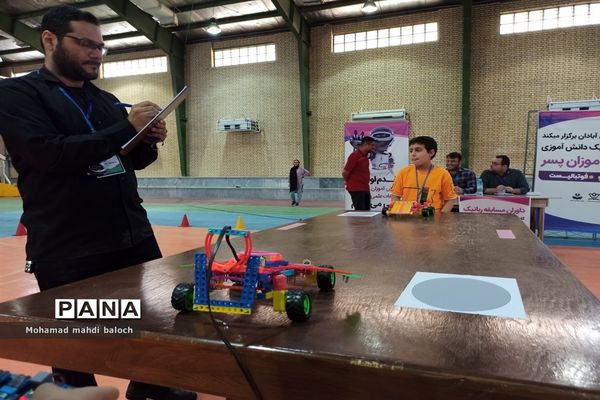 اولین دوره مسابقات رباتیک دانش‌آموزان پسر در آبادان