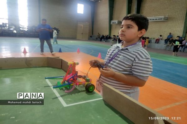 اولین دوره مسابقات رباتیک دانش‌آموزان پسر در آبادان