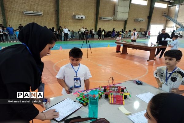 اولین دوره مسابقات رباتیک دانش‌آموزان پسر در آبادان