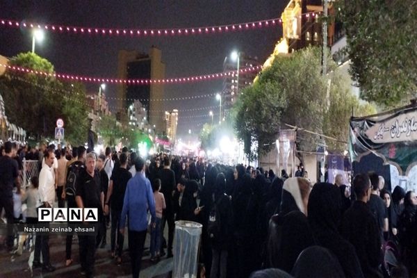 خدمت‌گذاری عاشقان اهل بیت به زائران علی بن موسی الرضا (ع)