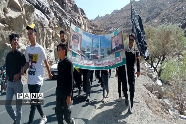 پیاده‌روی مردم عزادار کوهسرخ  تا امامزاده سید مرتضی (ع)