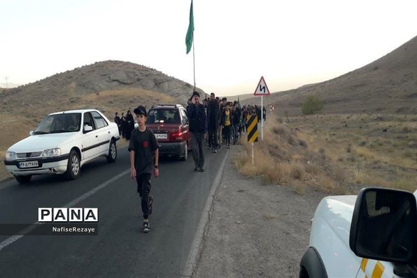 پیاده‌روی مردم عزادار کوهسرخ  تا امامزاده سید مرتضی (ع)