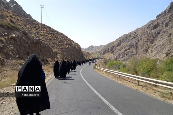 پیاده‌روی مردم عزادار کوهسرخ  تا امامزاده سید مرتضی (ع)