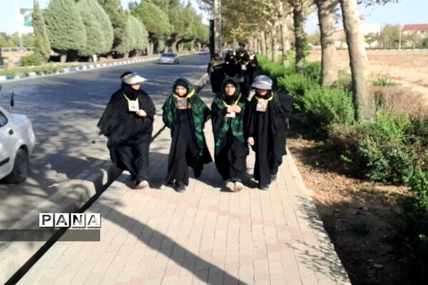 پیاده‌روی کاروان دختران ضیافت آسمانی شهرستان گلبهار
