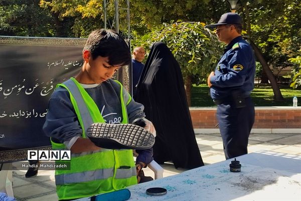 بازدید رئیس آموزش و پرورش ناحیه ۶ از غرفه‌های خدمت‌رسانی به زائران حرم مطهر رضوی