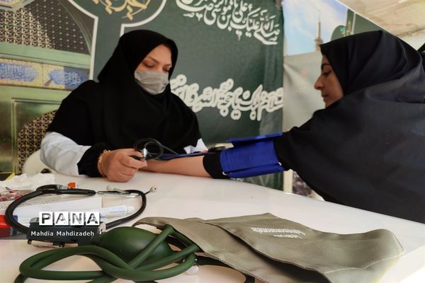 بازدید رئیس آموزش و پرورش ناحیه ۶ از غرفه‌های خدمت‌رسانی به زائران حرم مطهر رضوی