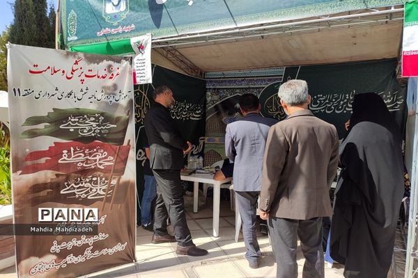 بازدید رئیس آموزش و پرورش ناحیه ۶ از غرفه‌های خدمت‌رسانی به زائران حرم مطهر رضوی