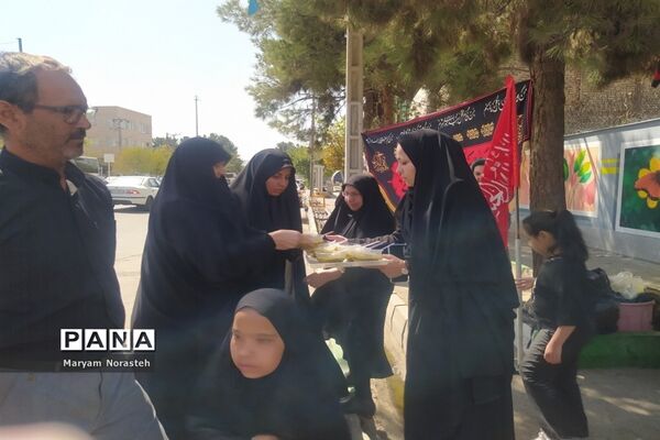 برپایی طرح گام‌های عاشقی در دبستان خدیجه مصلی نژاد منطقه تبادکان