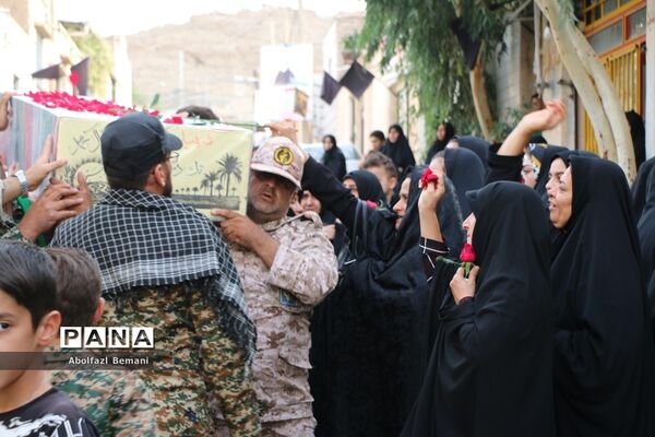 گلباران پیکر مطهر شهید گمنام