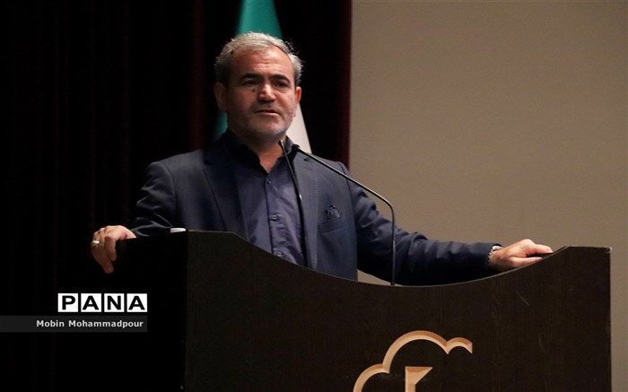 نقش بسزای مدیران مدارس در ساخت آینده‌ای بهتر برای جامعه