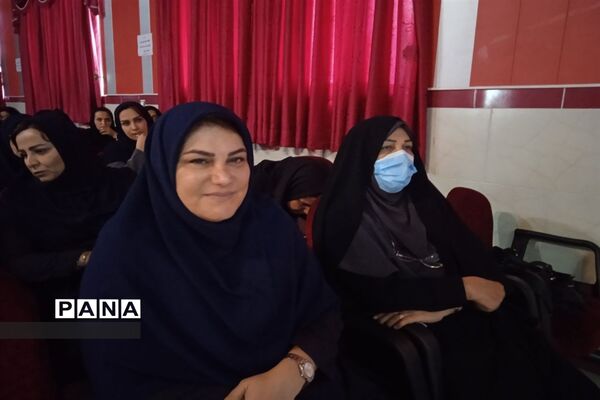 جلسه مدیران مدارس محمود‌آباد
