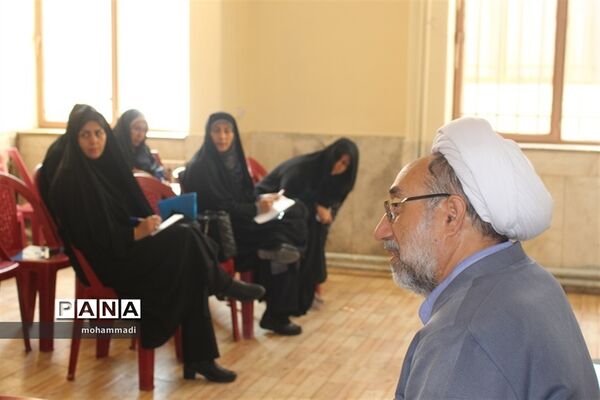آموزش و ارتقاءتوانمندی‌های منابع انسانی معاونت پرورشی و فرهنگی