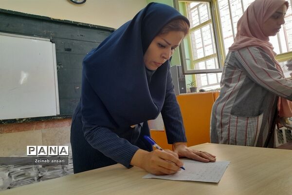 توزیع کتاب در دبستان حاجیه نوری ملارد