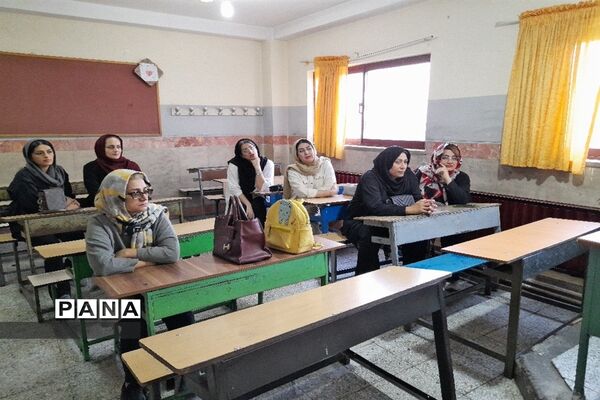 استقبال از ماه مهر در دبستان‌های قائمشهر