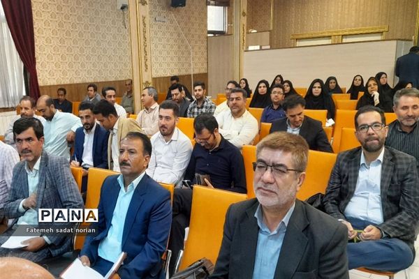 جلسه مدیران مدارس آموزش و پرورش منطقه تبادکان با محوریت پروژه مهر و بازگشایی مدارس
