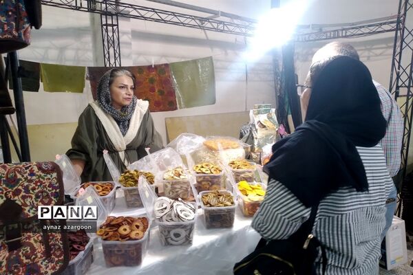 نمایشگاه پاییزه در قائمشهر