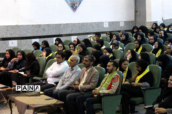 اجرای  جنگ شادی در اردوی تشکیلاتی یاور‌مربیان عضو سازمان دانش‌آموزی استان اصفهان