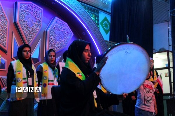 اجرای  جنگ شادی در اردوی تشکیلاتی یاور‌مربیان عضو سازمان دانش‌آموزی استان اصفهان