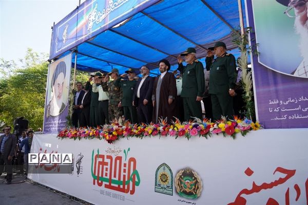 رژه نیروهلی مسلح در آغاز هفته دفاع مقدس خرم‌آباد