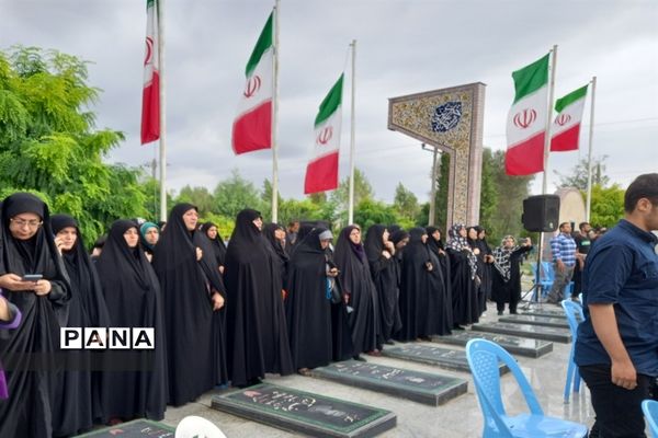 عطر افشانی مزار شهدا در شهرستان قائمشهر