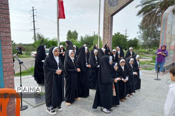 عطر افشانی مزار شهدا در شهرستان قائمشهر