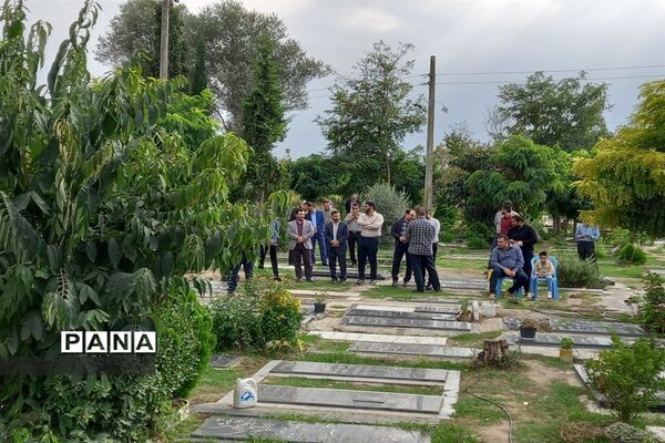 عطر افشانی مزار شهدا در شهرستان قائمشهر