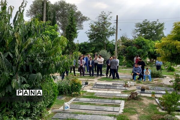 عطر افشانی مزار شهدا در شهرستان قائمشهر