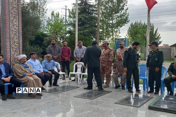 عطر افشانی مزار شهدا در شهرستان قائمشهر
