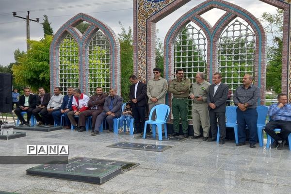 عطر افشانی مزار شهدا در شهرستان قائمشهر