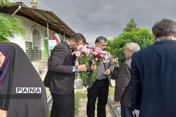 عطر افشانی مزار شهدا در شهرستان قائمشهر