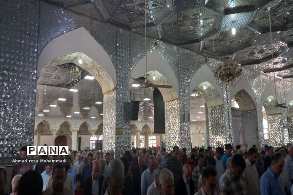 شرکت گسترده بسیجیان و رزمندگان در نماز جمعه کاشمر در اولین روز از هفته دفاع مقدس