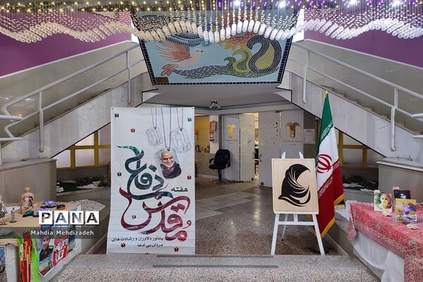 بسته‌بندی کتب درسی دانش‌آموزان در دبیرستان آرمینه مصلی نژاد