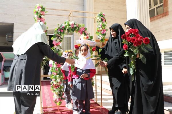 جشن شکوفه‌ها در دبستان معصوم دزفول