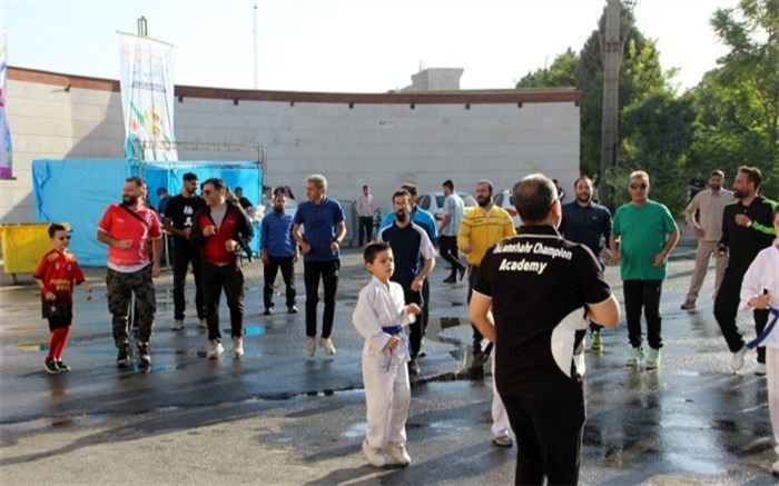 پیاده‌روی خانوادگی به مناسبت هفته دفاع مقدس دراسلامشهر/فیلم