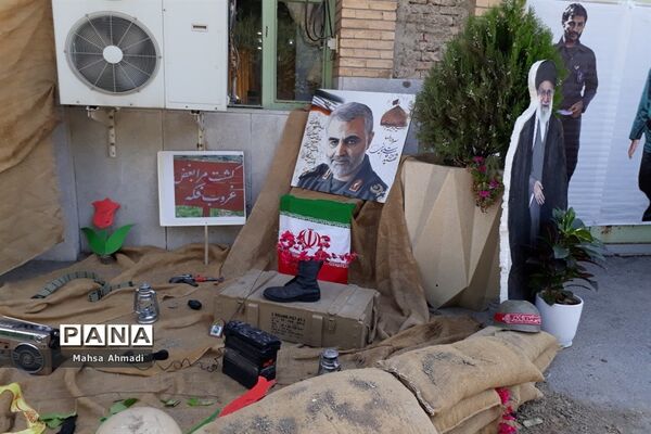 نمایشگاه هفته دفاع‌مقدس در مصلی شهرستان رباط‌کریم