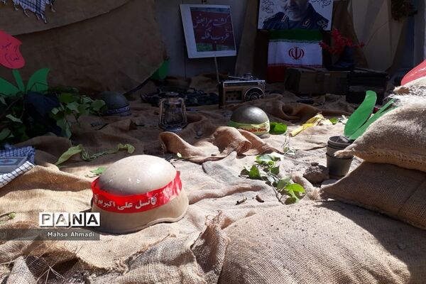 نمایشگاه هفته دفاع‌مقدس در مصلی شهرستان رباط‌کریم