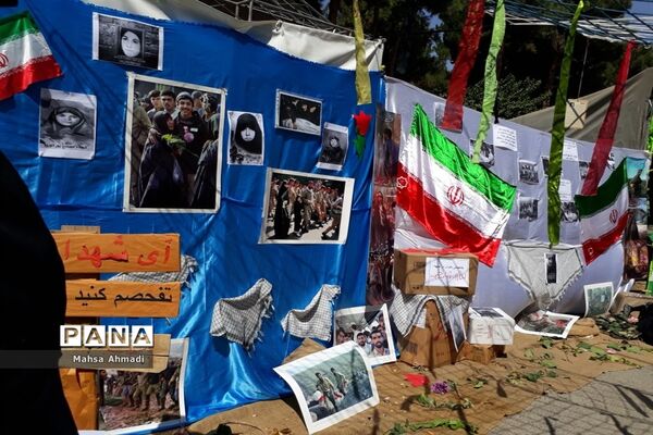 نمایشگاه هفته دفاع‌مقدس در مصلی شهرستان رباط‌کریم