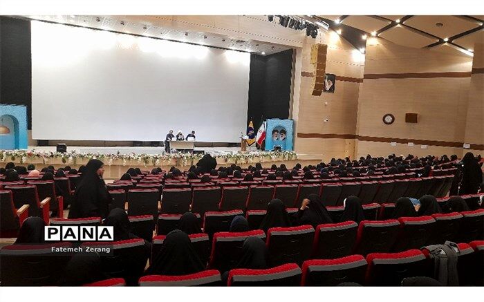 همایش فرماندهان واحدهای پوینده و پیشگام مسئولان بسیج دانش‌آموزی/فیلم