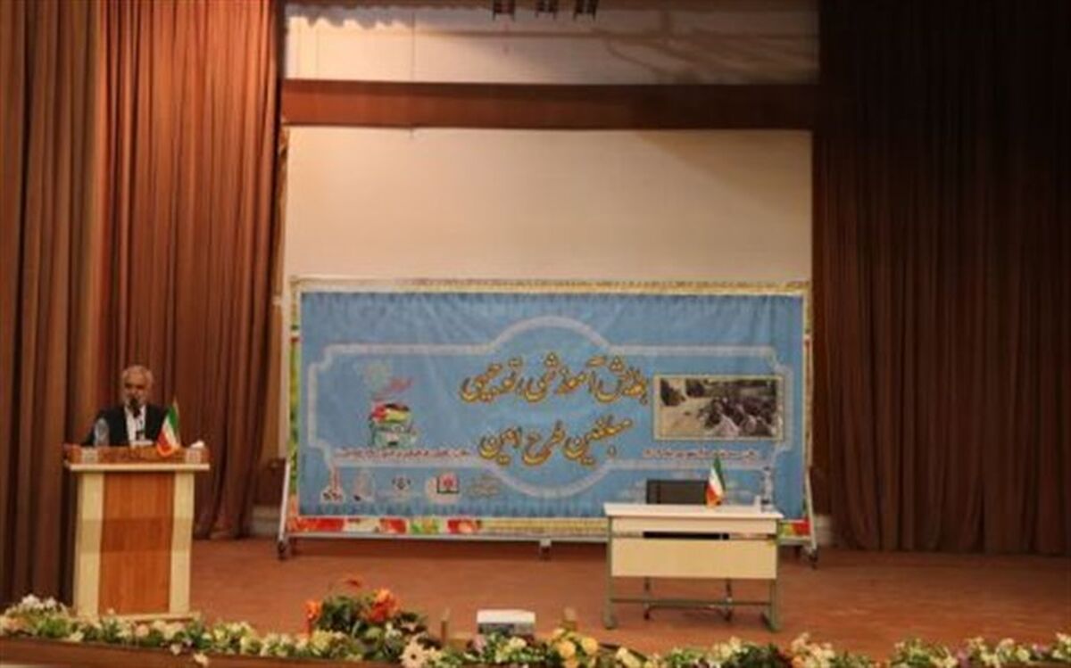در کار تربیتی باید دست به دست هم داد