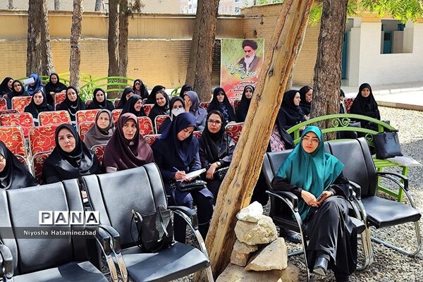 نشست تخصصی همراهان فصل صعود در بهارستان‌دو