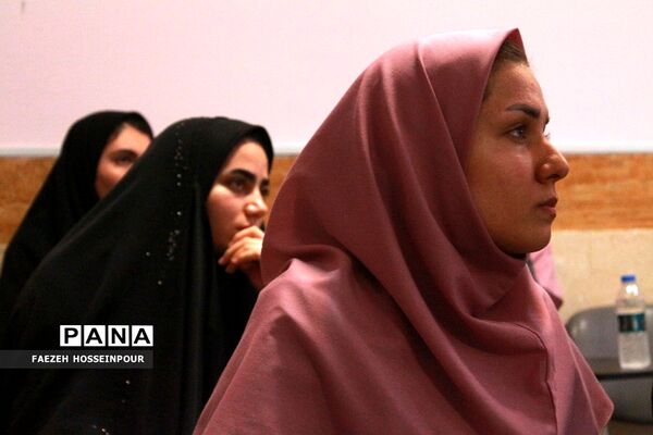کلاس ادبیات فارسی در نشست تخصصی همراهان فصل صعود بهارستان‌2
